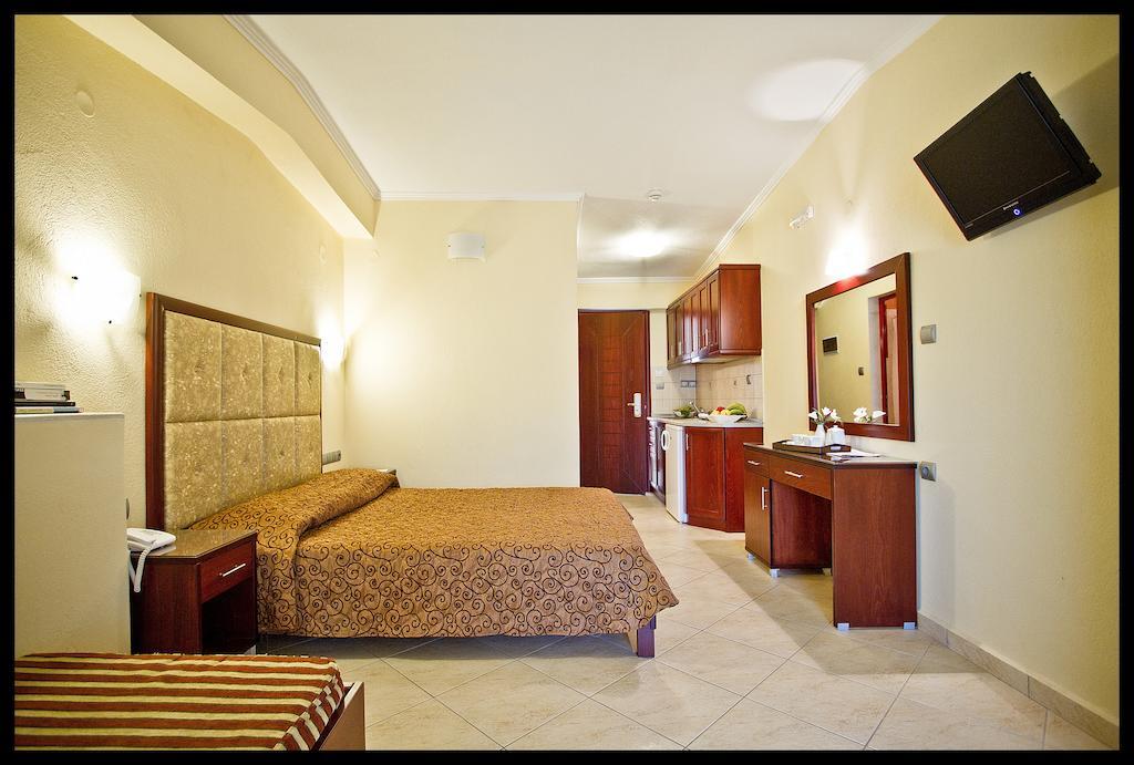 Hotel Sarti Beach Pokoj fotografie